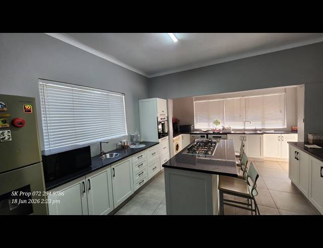 4 BEDROOM FREESTANDING FOR SALE IN SCOTTSVILLE